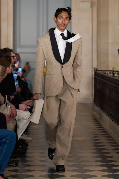 Look 7